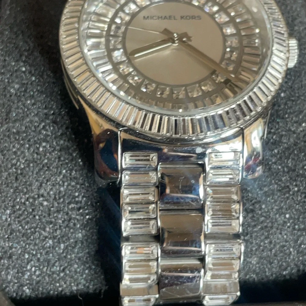 Michael Kors SS Runway Crystal-Embellished Watch MK5352 - Picture 3 of 8